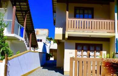 Imagem: A casa possui 2 Dormitórios, 3 Banheiros, 2 Vagas na garagem