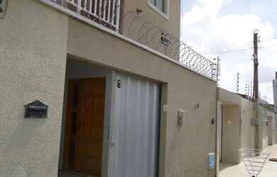 Imagem: A casa possui 3 Dormitórios, 2 Banheiros, 1 Vaga na garagem