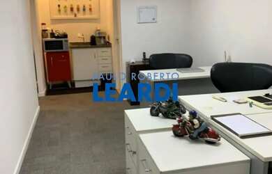 Imagem: O depósito possui 1 Vaga na garagem, 39m² de Área e Imóvel