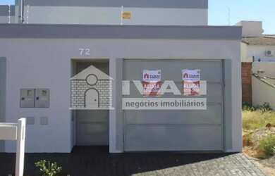 Imagem: A casa possui 2 Dormitórios, 1 Banheiro, 1 Vaga na garagem