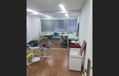 Imagem: O depósito possui 48m² de Área e está localizado em Centro