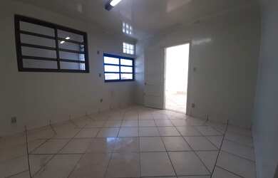 Imagem: O depósito possui 30m² de Área e está localizado em Centro