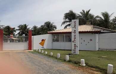 Imagem: A casa possui 4 Dormitórios, 2 Banheiros, 2 Vagas na garagem