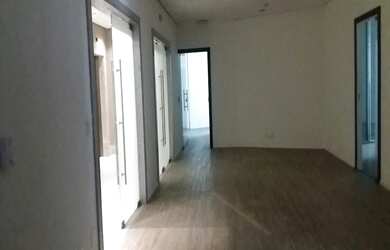 Imagem: O depósito possui 5 Vagas na garagem, 482m² de Área e está