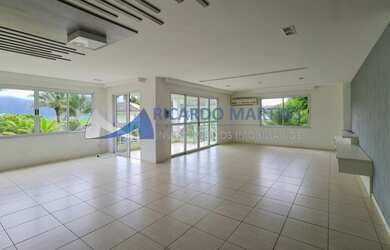 Imagem: A casa em condomínio possui 4 Dormitórios, 5 Banheiros, 2