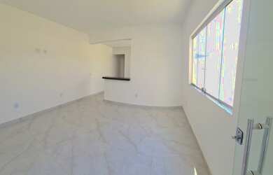 Imagem: A casa possui 2 Dormitórios, 1 Banheiro, 2 Vagas na garagem