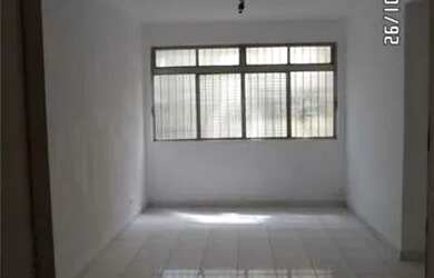 Imagem: O apartamento possui 3 Dormitórios, 1 Banheiro, 1 Vaga na garagem