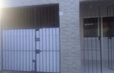 Imagem: A casa possui 2 Dormitórios, 1 Banheiro e está localizado