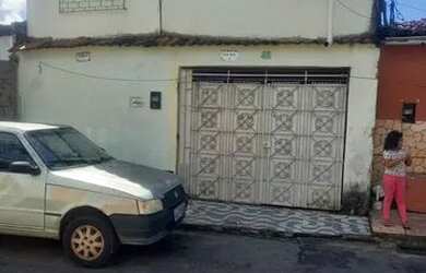 Imagem: A casa possui 4 Dormitórios, 3 Banheiros, 105m² de Área e