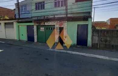 Imagem: A casa possui 4 Dormitórios, 1 Banheiro, 1 Vaga na garagem