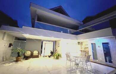 Imagem: A casa em condomínio possui 4 Dormitórios, 5 Banheiros, 3