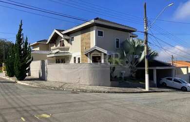 Imagem: A casa em condomínio possui 3 Dormitórios, 4 Banheiros, 2