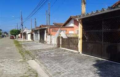 Imagem: A casa possui 2 Dormitórios, 2 Banheiros, 2 Vagas na garagem