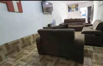 Imagem: A casa possui 2 Dormitórios, 2 Banheiros, 1 Vaga na garagem