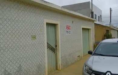 Imagem: A casa possui 2 Dormitórios, 1 Banheiro, 2 Vagas na garagem