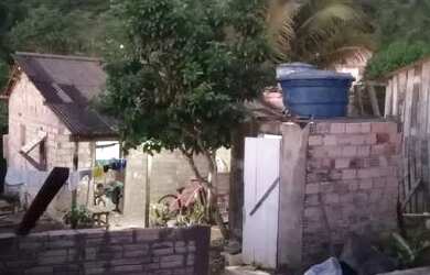 Imagem: A casa possui 2 Dormitórios e 1 Banheiro e está localizado