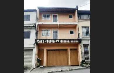 Imagem: A casa possui 5 Dormitórios, 4 Banheiros e 4 Vagas na garagem