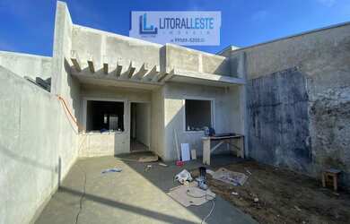 Imagem: A casa possui 3 Dormitórios, 2 Banheiros, 2 Vagas na garagem