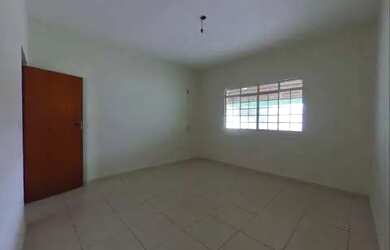 Imagem: A casa possui 3 Dormitórios, 3 Banheiros, 2 Vagas na garagem