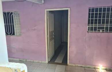 Imagem: A casa possui 1 Dormitório, 1 Banheiro e está localizado