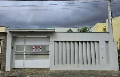 Imagem: A casa possui 3 Dormitórios, 3 Banheiros, 1 Vaga na garagem