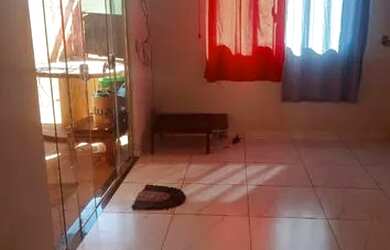 Imagem: A casa possui 2 Dormitórios, 1 Banheiro, 3 Vagas na garagem