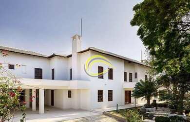 Imagem: A casa em condomínio possui 5 Dormitórios, 5 Banheiros, 5