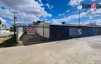 Imagem: A casa possui 1 Dormitório, 1 Banheiro, 1 Vaga na garagem