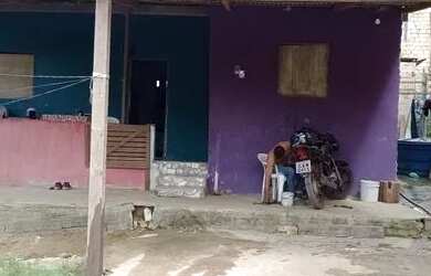 Imagem: A casa possui 3 Dormitórios, 1 Banheiro, 1 Vaga na garagem