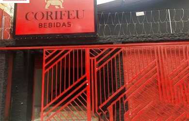 Imagem: O depósito possui 5 Vagas na garagem, 245m² de Área e está