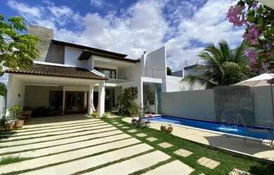 Imagem: A casa possui 4 Dormitórios, 5 Banheiros, 4 Vagas na garagem