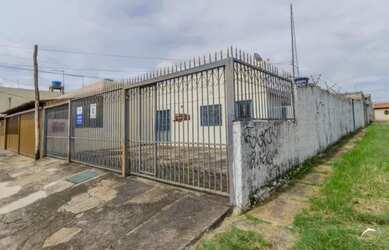 Imagem: A casa possui 2 Dormitórios, 1 Banheiro, 1 Vaga na garagem