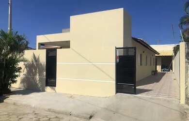 Imagem: A casa possui 3 Dormitórios, 3 Banheiros, 3 Vagas na garagem