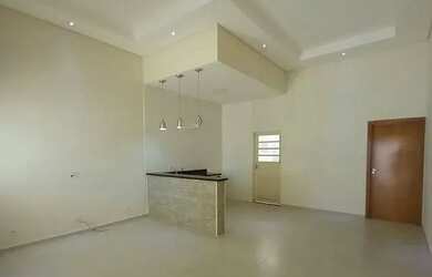 Imagem: A casa possui 2 Dormitórios, 2 Banheiros, 2 Vagas na garagem