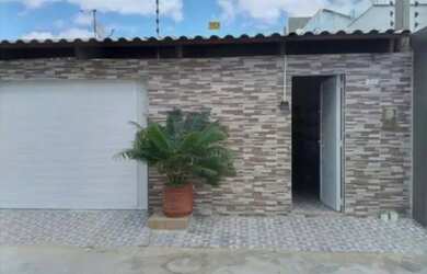 Imagem: A casa possui 3 Dormitórios, 2 Banheiros e está localizado