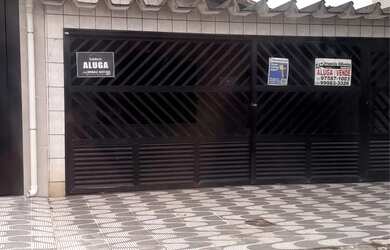 Imagem: A casa possui 4 Dormitórios, 3 Banheiros, 2 Vagas na garagem