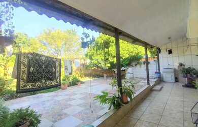 Imagem 11: Casa Ampla de 3 dormitórios sendo 1 suíte. Garagem coberta 2 carros. Pátio frente e fundos