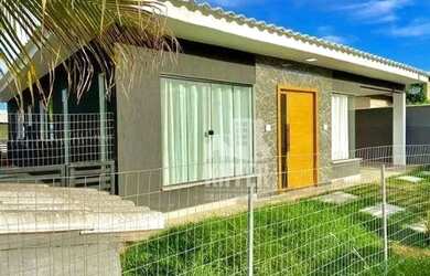 Imagem: A casa em condomínio possui 3 Dormitórios, 1 Banheiro, 2 Vagas