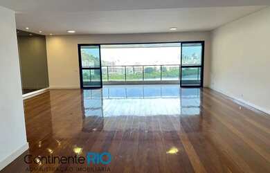 Imagem: O apartamento possui 4 Dormitórios, 5 Banheiros, 3 Vagas na