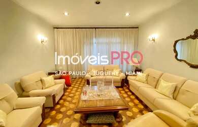 Imagem: A casa possui 4 Dormitórios, 5 Banheiros, 2 Vagas na garagem