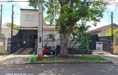 Imagem: A casa possui 4 Dormitórios, 4 Banheiros, 2 Vagas na garagem