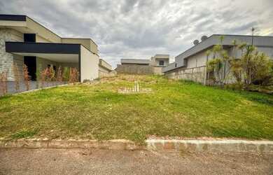 Imagem: O terreno possui 360m² de Área e está localizado em Senador