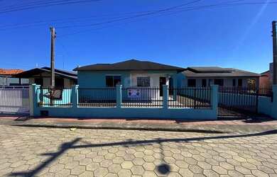 Imagem: A casa possui 4 Dormitórios, 2 Banheiros, 167m² de Área