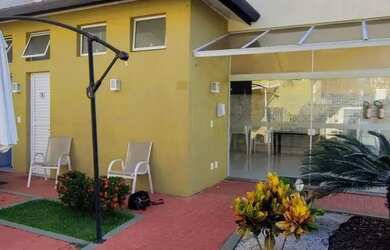 Imagem: A casa em condomínio possui 3 Dormitórios, 3 Banheiros, 2