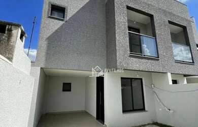 Imagem: A casa possui 3 Dormitórios, 2 Banheiros, 4 Vagas na garagem