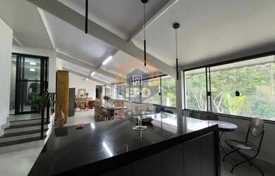 Imagem: A casa em condomínio possui 4 Dormitórios, 5 Banheiros, 5