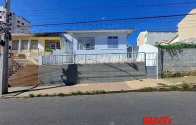 Imagem: A casa possui 2 Dormitórios, 2 Banheiros, 1 Vaga na garagem