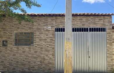 Imagem: A casa possui 2 Dormitórios, 1 Banheiro e está localizado