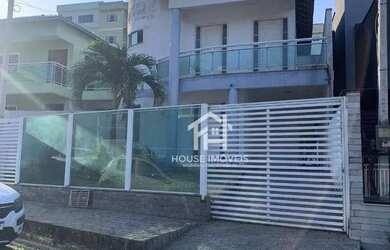 Imagem: A casa em condomínio possui 3 Dormitórios, 1 Banheiro, 2 Vagas