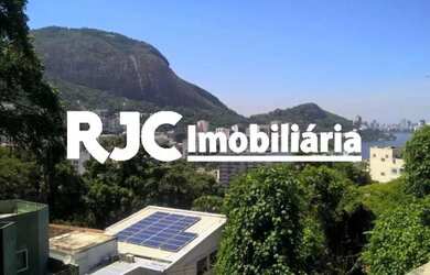 Imagem: A casa possui 5 Dormitórios, 3 Banheiros, 5 Vagas na garagem